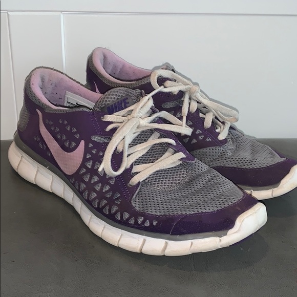 Nike Shoes - Nike Free Run